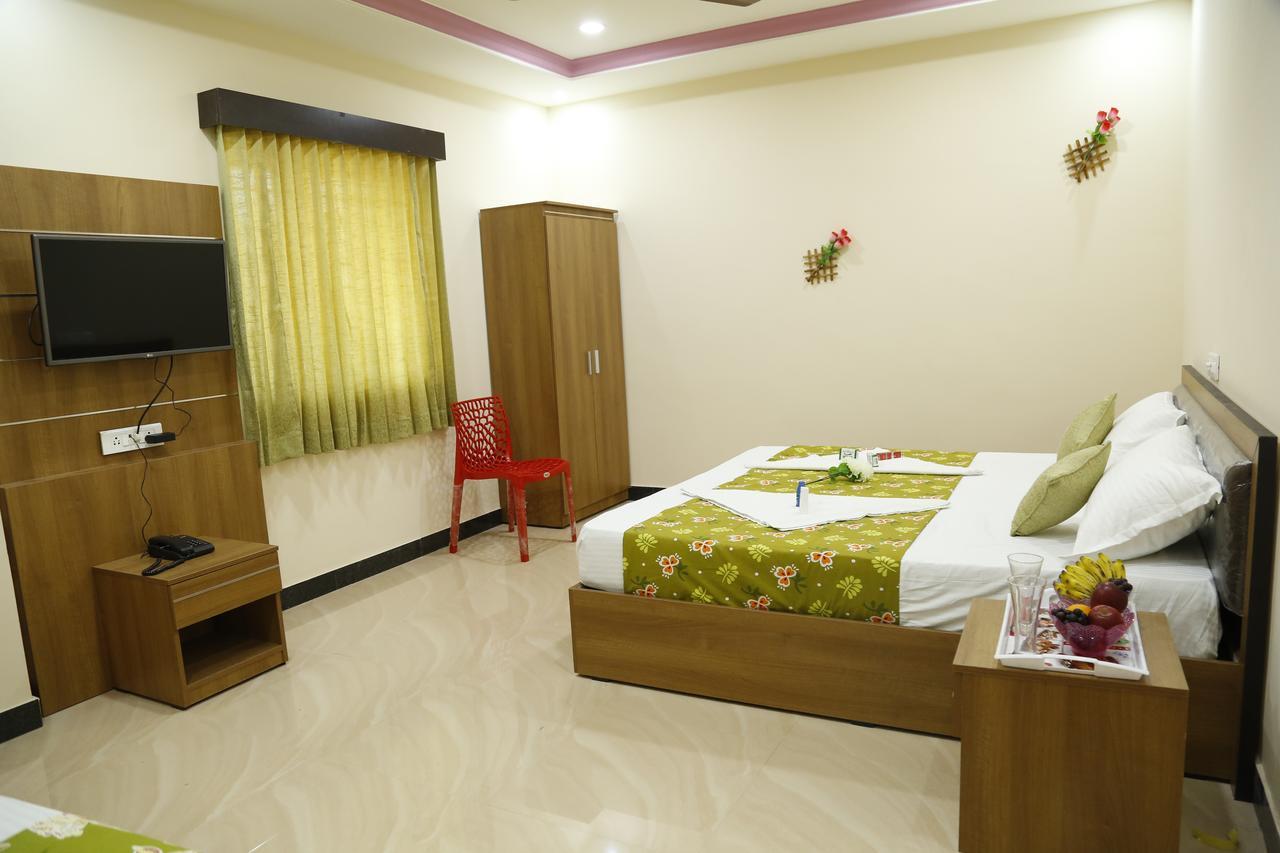 Hotel New Amirtham Inn Palni Buitenkant foto