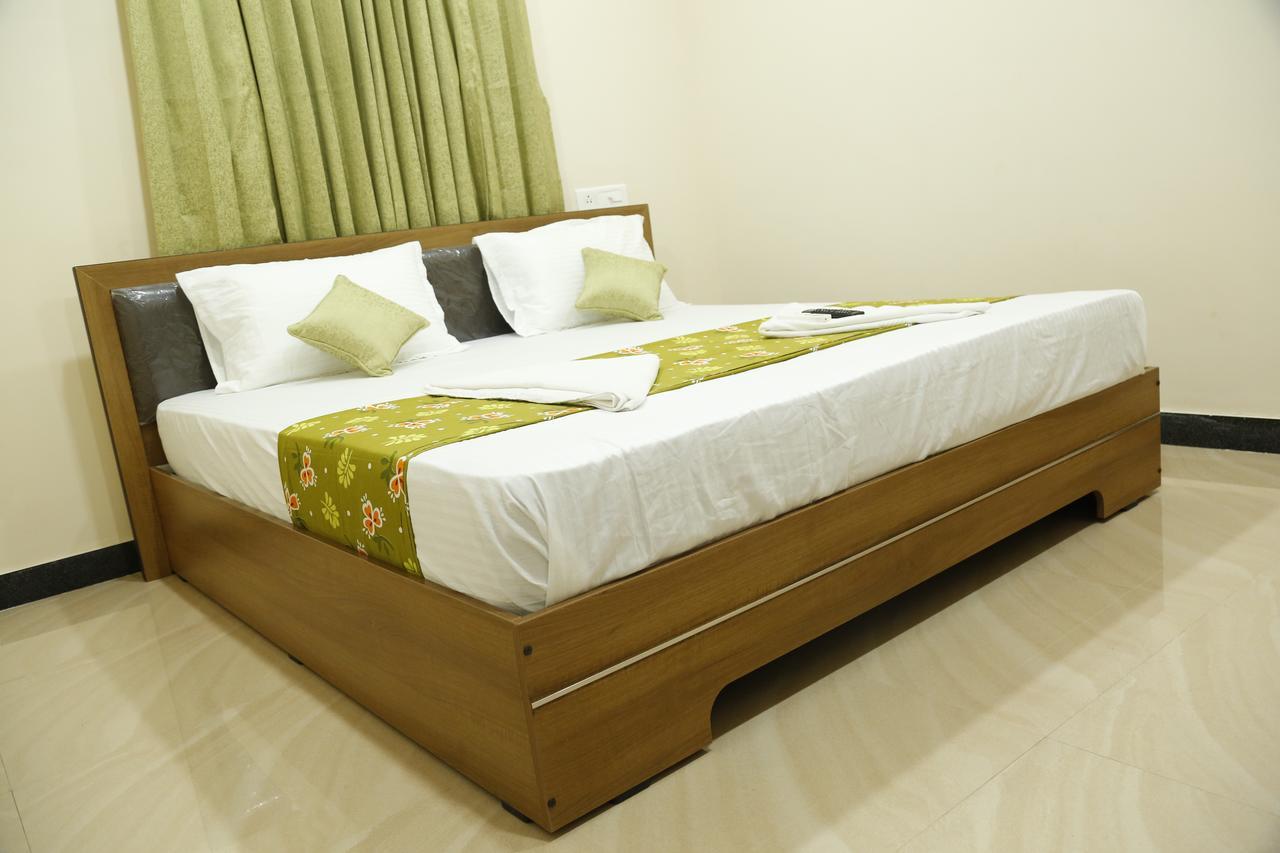 Hotel New Amirtham Inn Palni Buitenkant foto