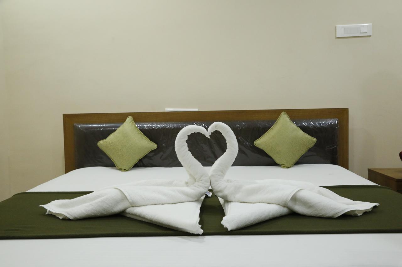 Hotel New Amirtham Inn Palni Buitenkant foto