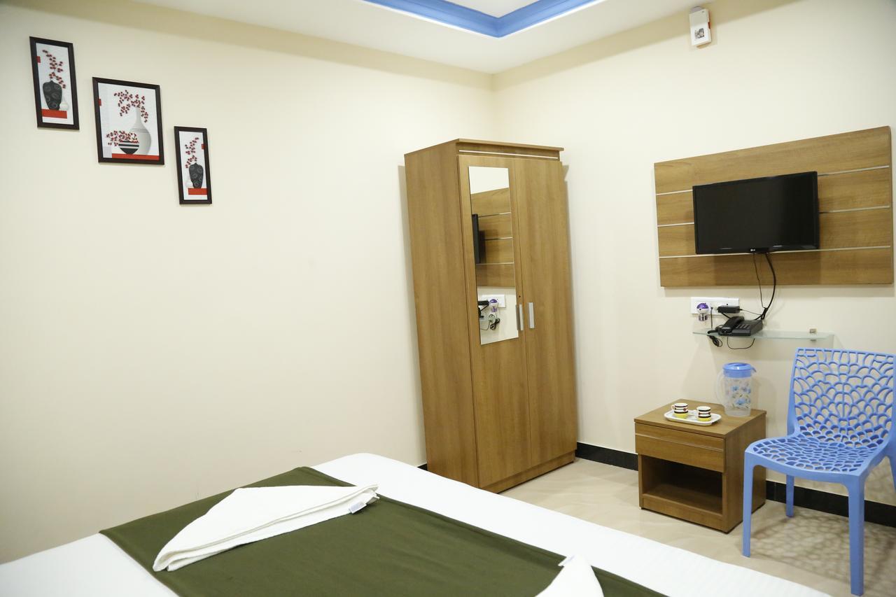 Hotel New Amirtham Inn Palni Buitenkant foto