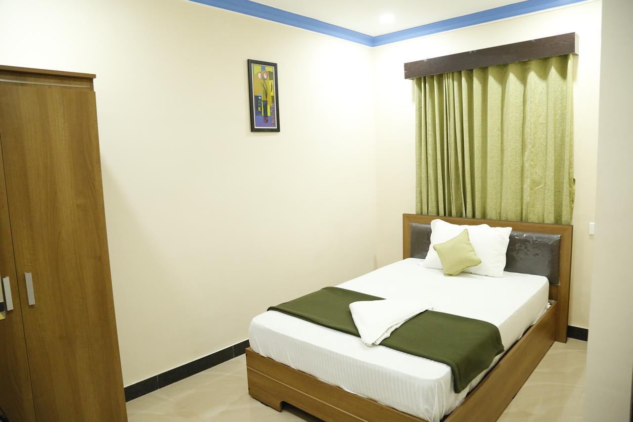 Hotel New Amirtham Inn Palni Buitenkant foto