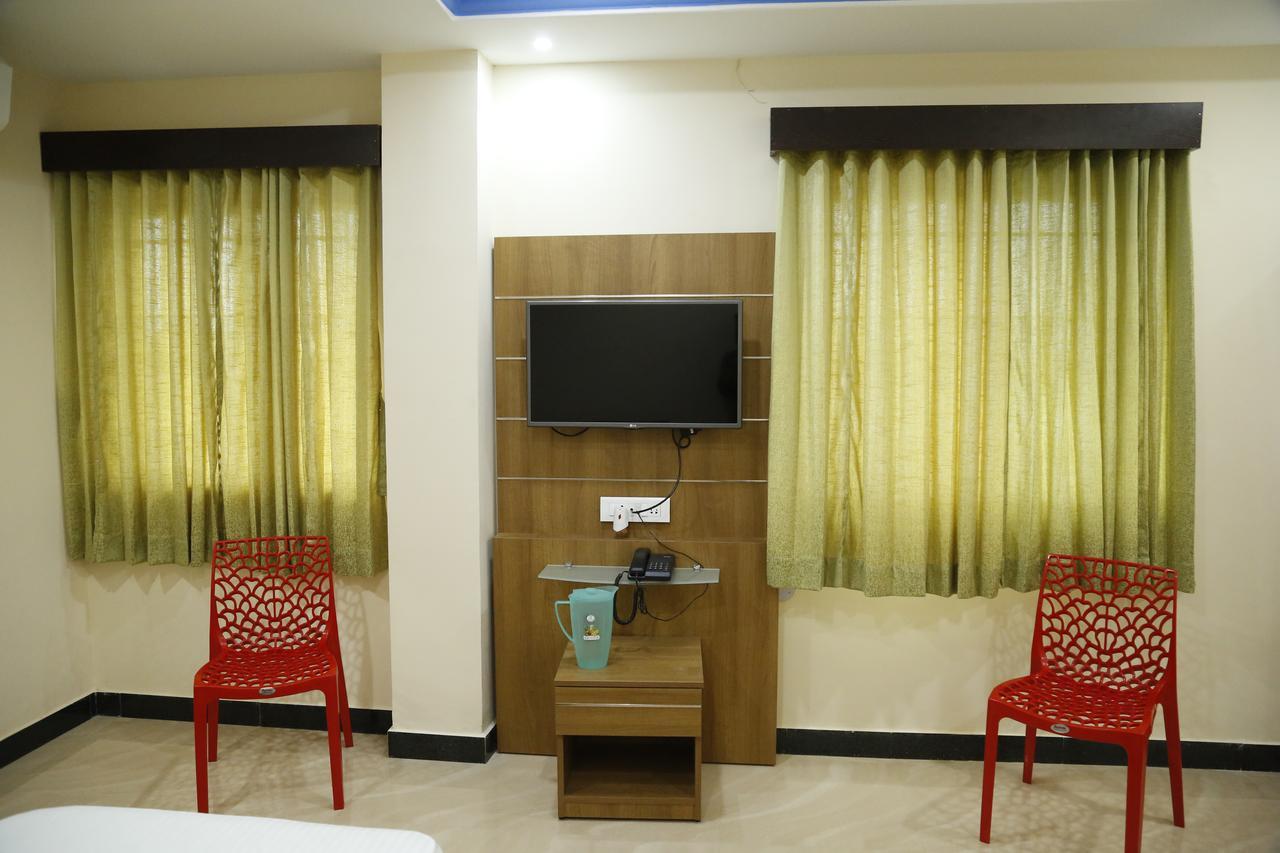Hotel New Amirtham Inn Palni Buitenkant foto