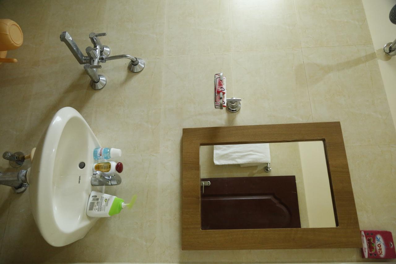 Hotel New Amirtham Inn Palni Buitenkant foto