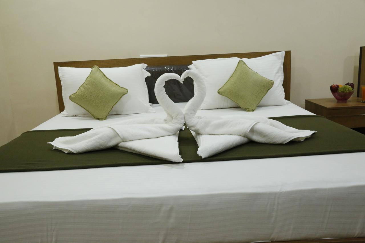 Hotel New Amirtham Inn Palni Buitenkant foto