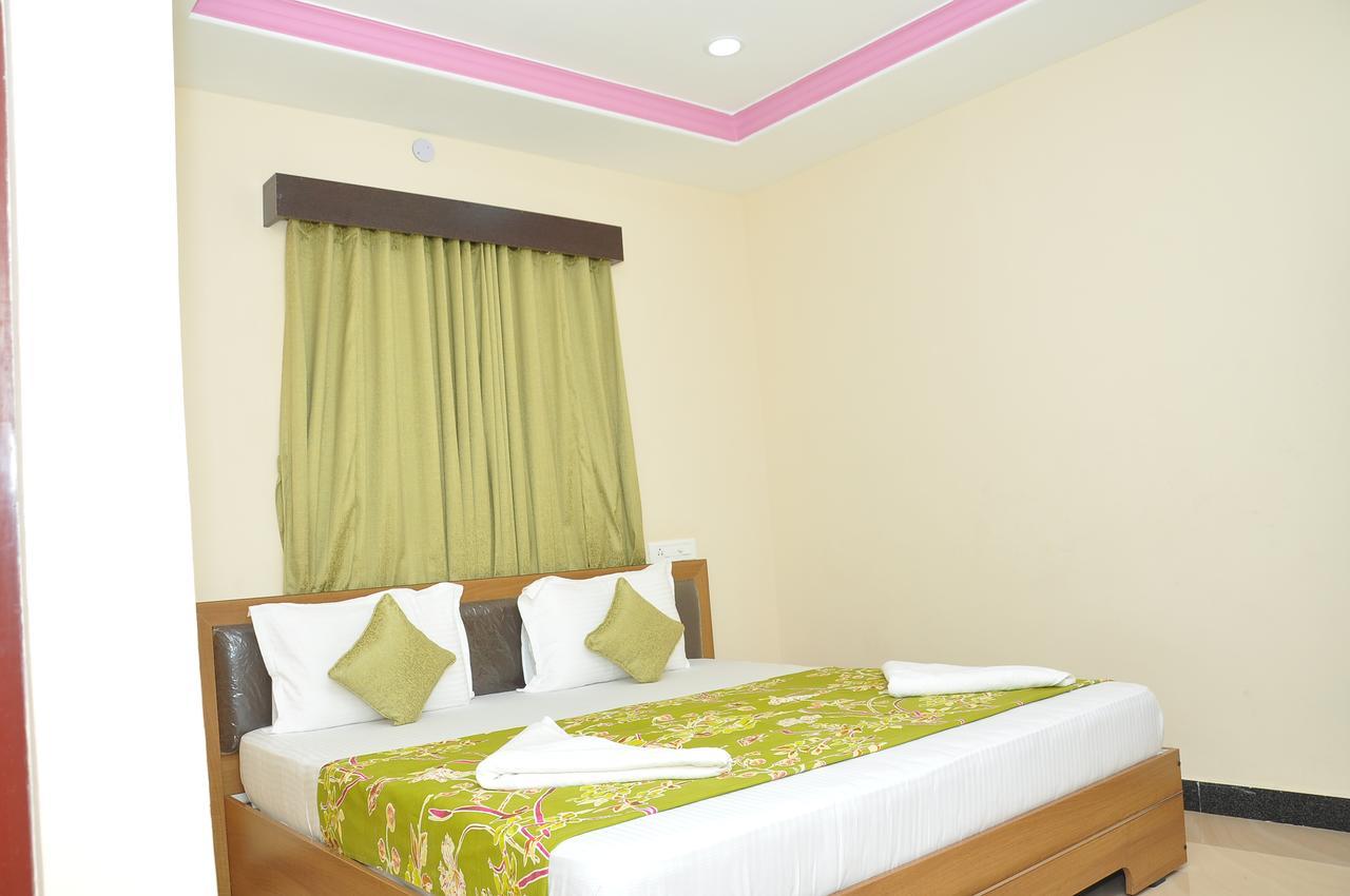 Hotel New Amirtham Inn Palni Buitenkant foto
